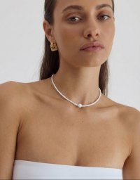 Чокер из белого коралла
